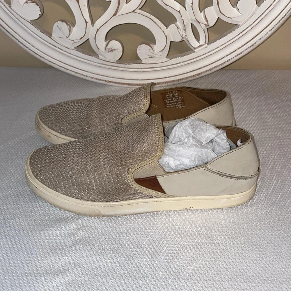 Olukai women’s shoes 9.5 pehuea slip on sneaker comfort tan beige breathable